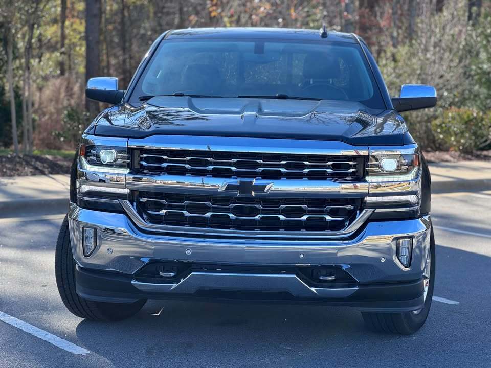 2017 Chevrolet Silverado 5.3 LTZ, photo 2 of 13