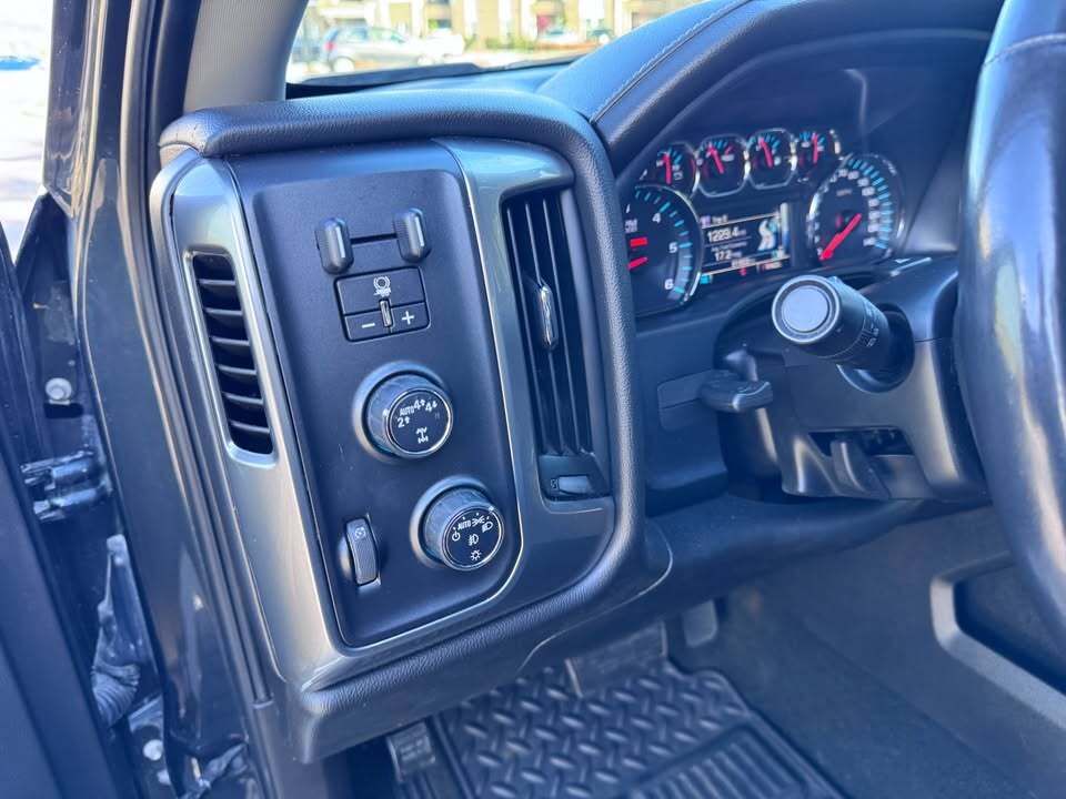 2017 Chevrolet Silverado 5.3 LTZ, photo 7 of 13