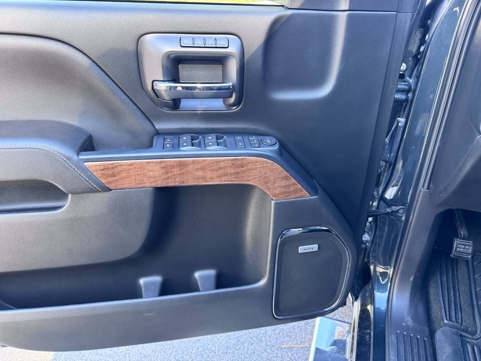 2017 Chevrolet Silverado 5.3 LTZ, photo 8 of 13