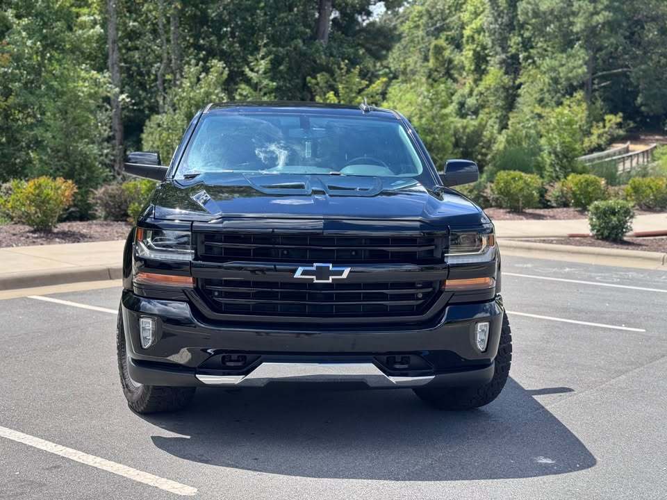 2018 Chevrolet silverado 1500 LT, photo 2 of 16