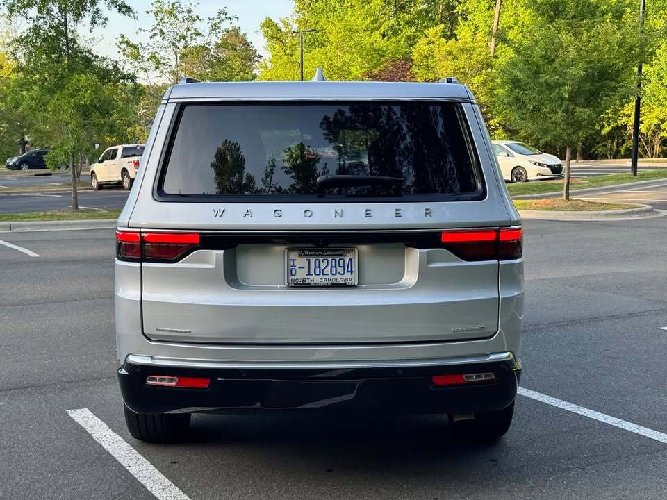 2022 Jeep wagoneer II, photo 10 of 12