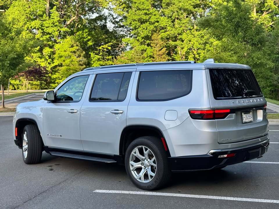 2022 Jeep wagoneer II, photo 11 of 12