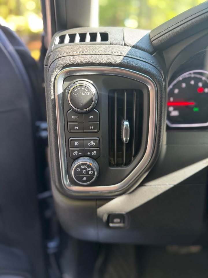 2020 Chevrolet Silverado 3500 LTZ 4×4 Crew Cab, photo 9 of 18