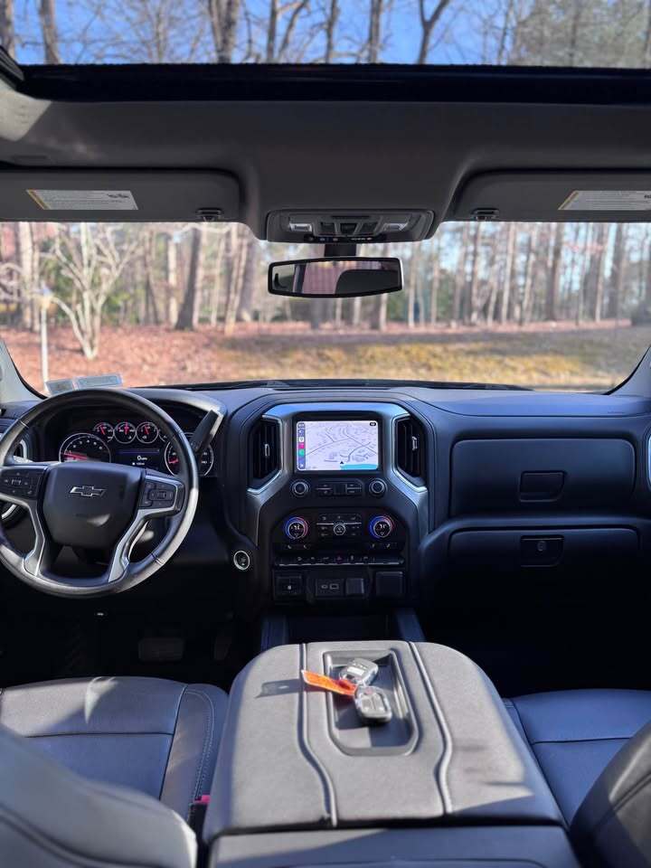 2022 Chevrolet Silverado 1500 LTD RST, photo 9 of 17