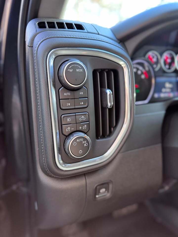 2022 Chevrolet Silverado 1500 LTD RST, photo 12 of 17
