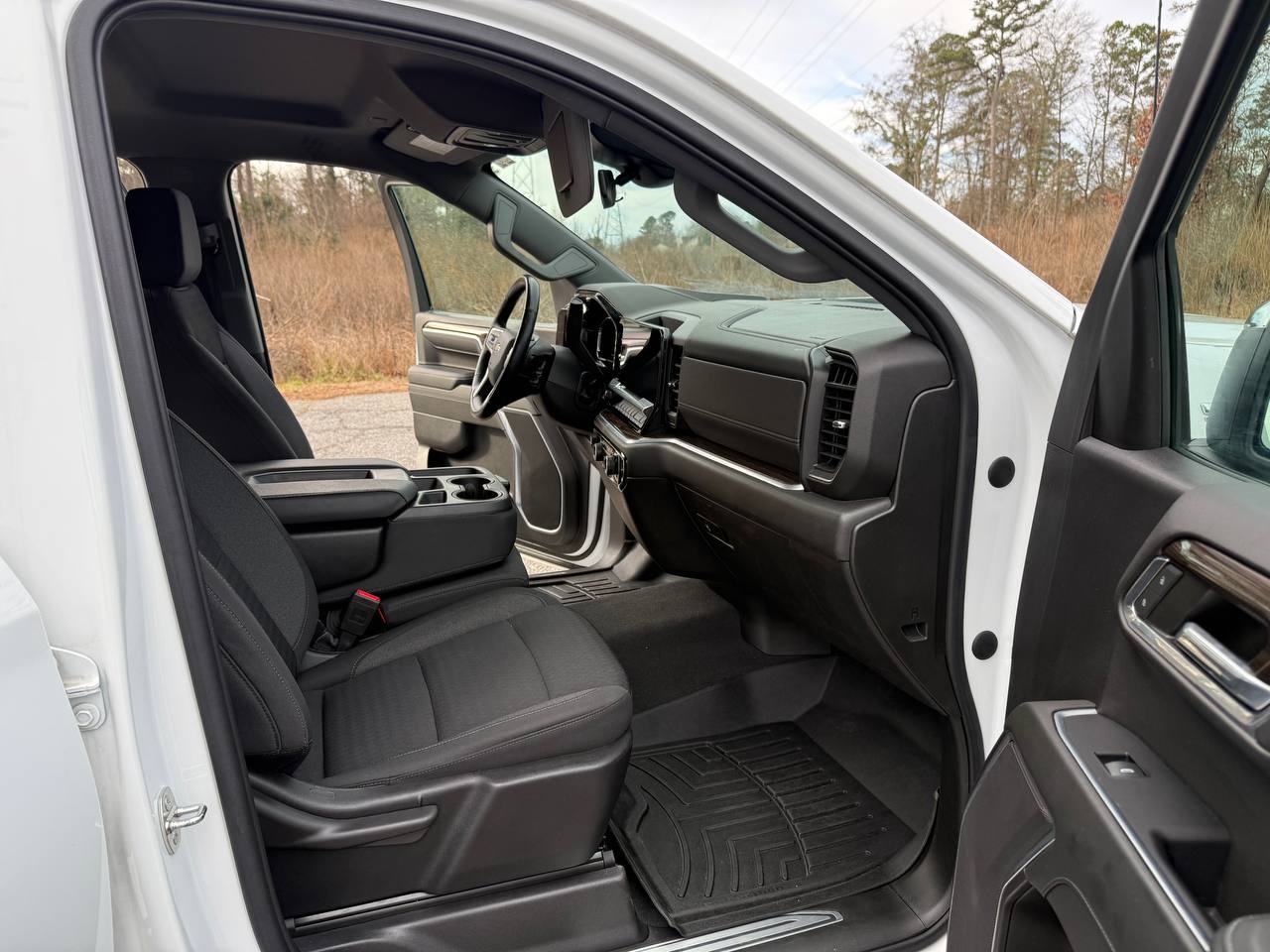 2022 Chevrolet Silverado 1500 LT, photo 9 of 18