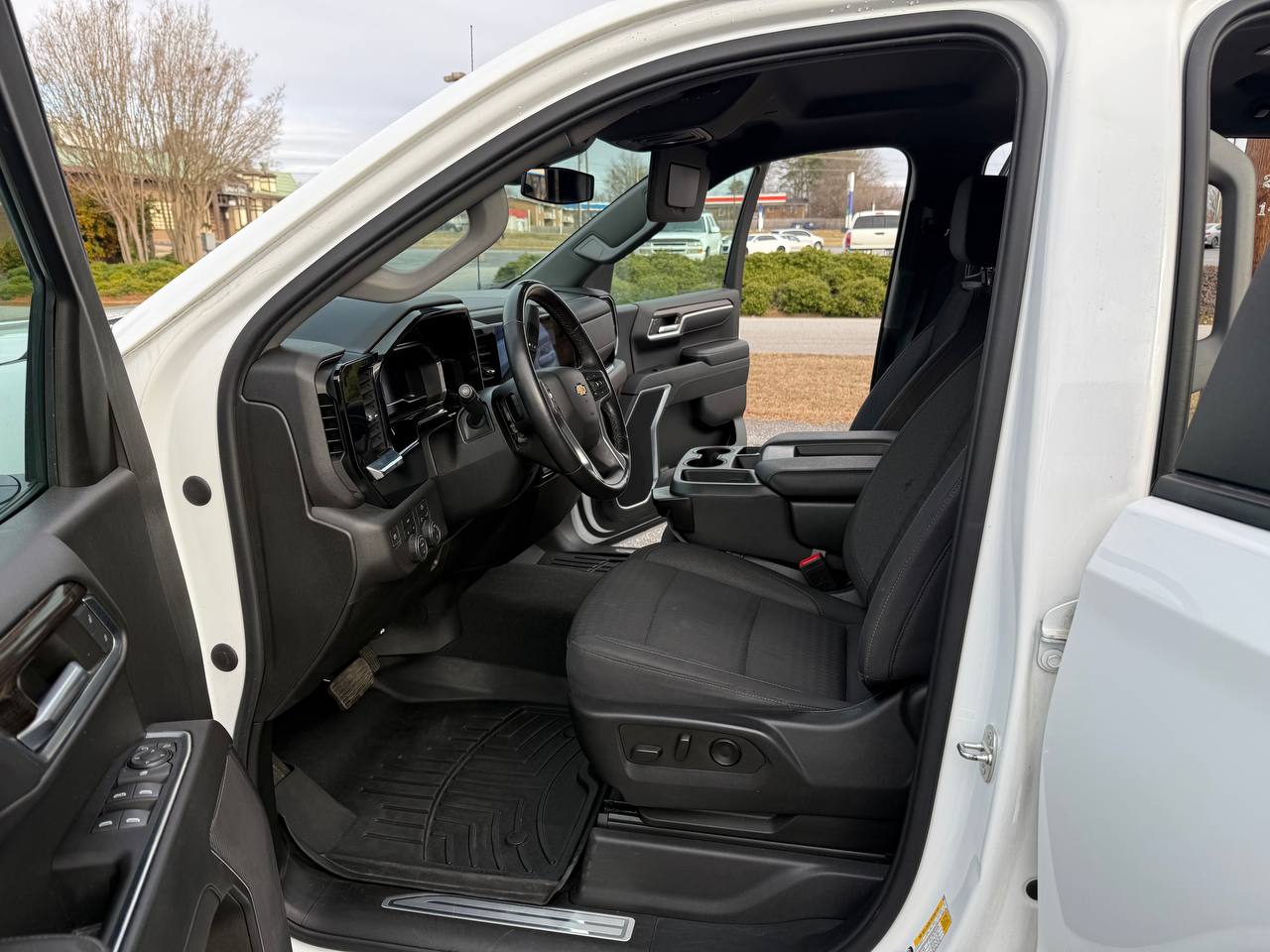 2022 Chevrolet Silverado 1500 LT, photo 12 of 18